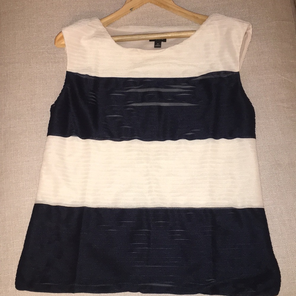 Great condition Ann Taylor Blouse.